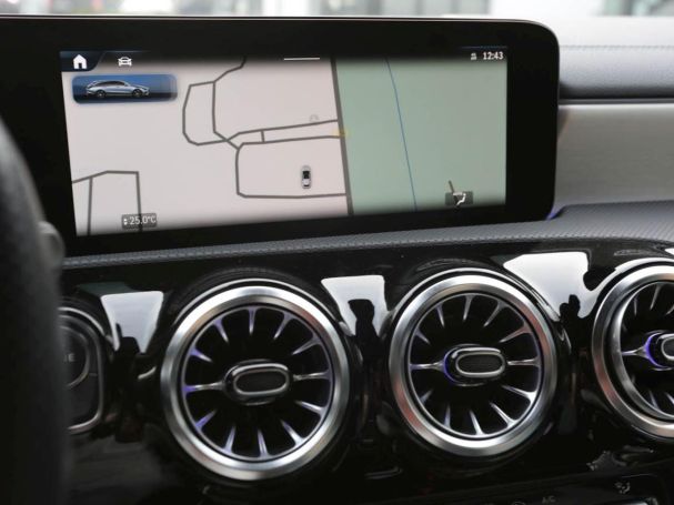 Mercedes-Benz CLA 200 SB AMG Panorama Distronic Memory Park-P