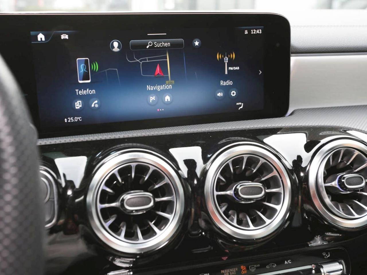 Mercedes-Benz CLA 200 SB AMG Panorama Distronic Memory Park-P