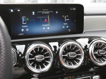 Mercedes-Benz CLA 200 SB AMG Panorama Distronic Memory Park-P