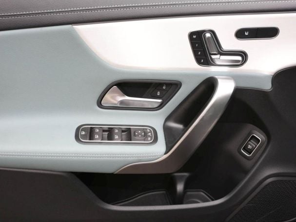 Mercedes-Benz CLA 200 SB AMG Panorama Distronic Memory Park-P