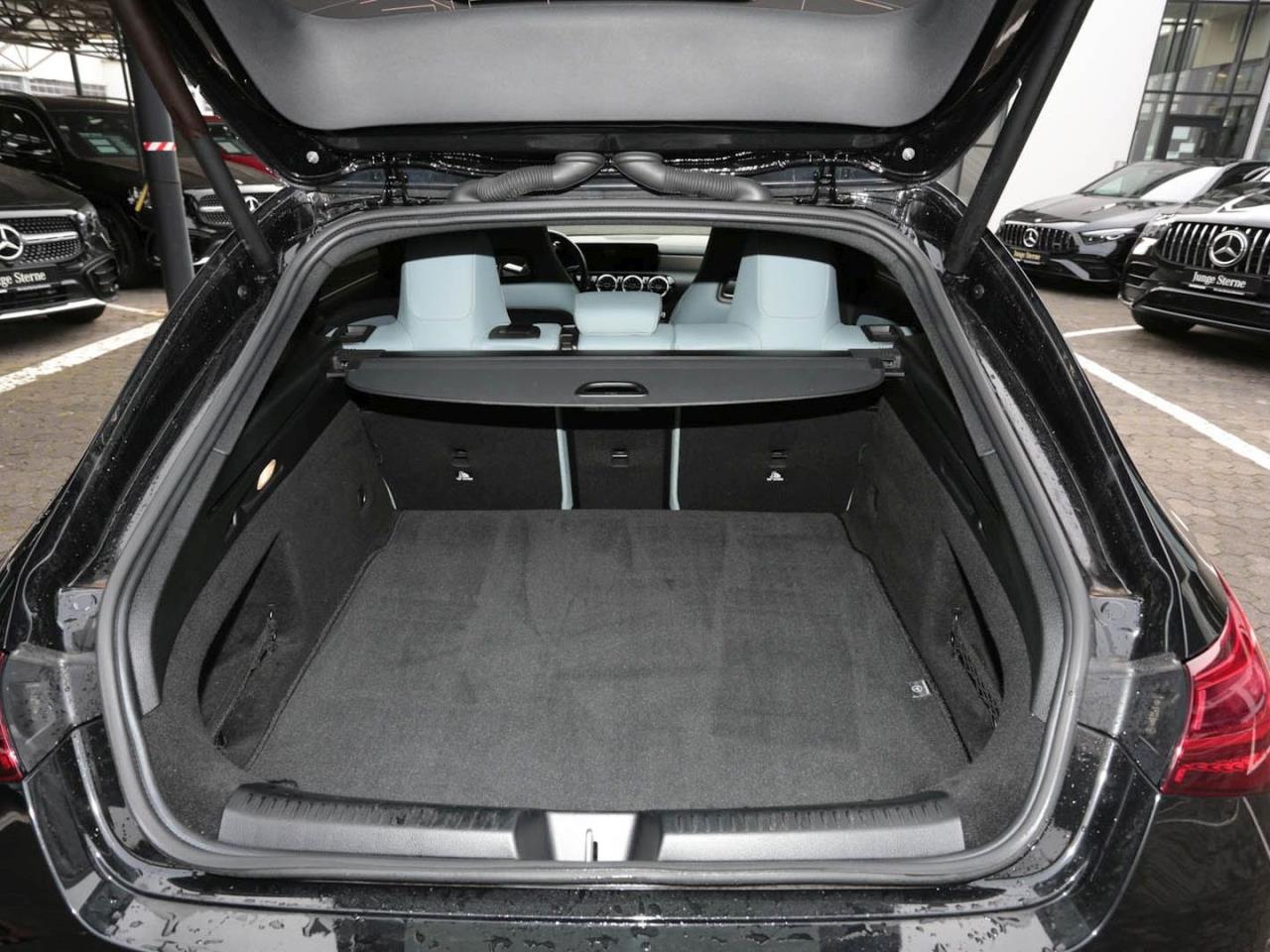 Mercedes-Benz CLA 200 SB AMG Panorama Distronic Memory Park-P