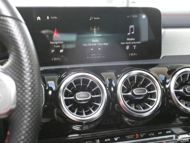 Mercedes-Benz CLA 200 Shooting Brake AMG MBUX Navi Distronic Mercedes-Benz CLA 200 Shooting Brake AMG MBUX Navi Distronic