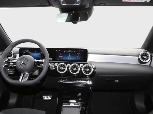 Mercedes-Benz CLA 220 d Shooting Brake AMG Night Navi AHK 360° Mercedes-Benz CLA 220 d Shooting Brake AMG Night Navi AHK 360°