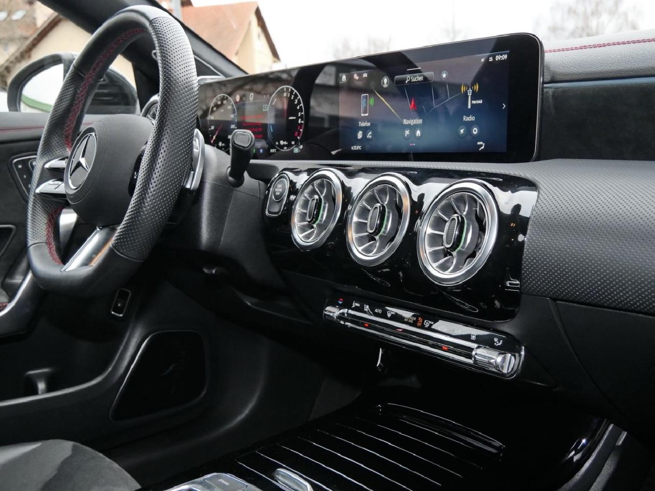 Mercedes-Benz CLA 250 e SB AMG Night Burmester Kamera AHK EasyP