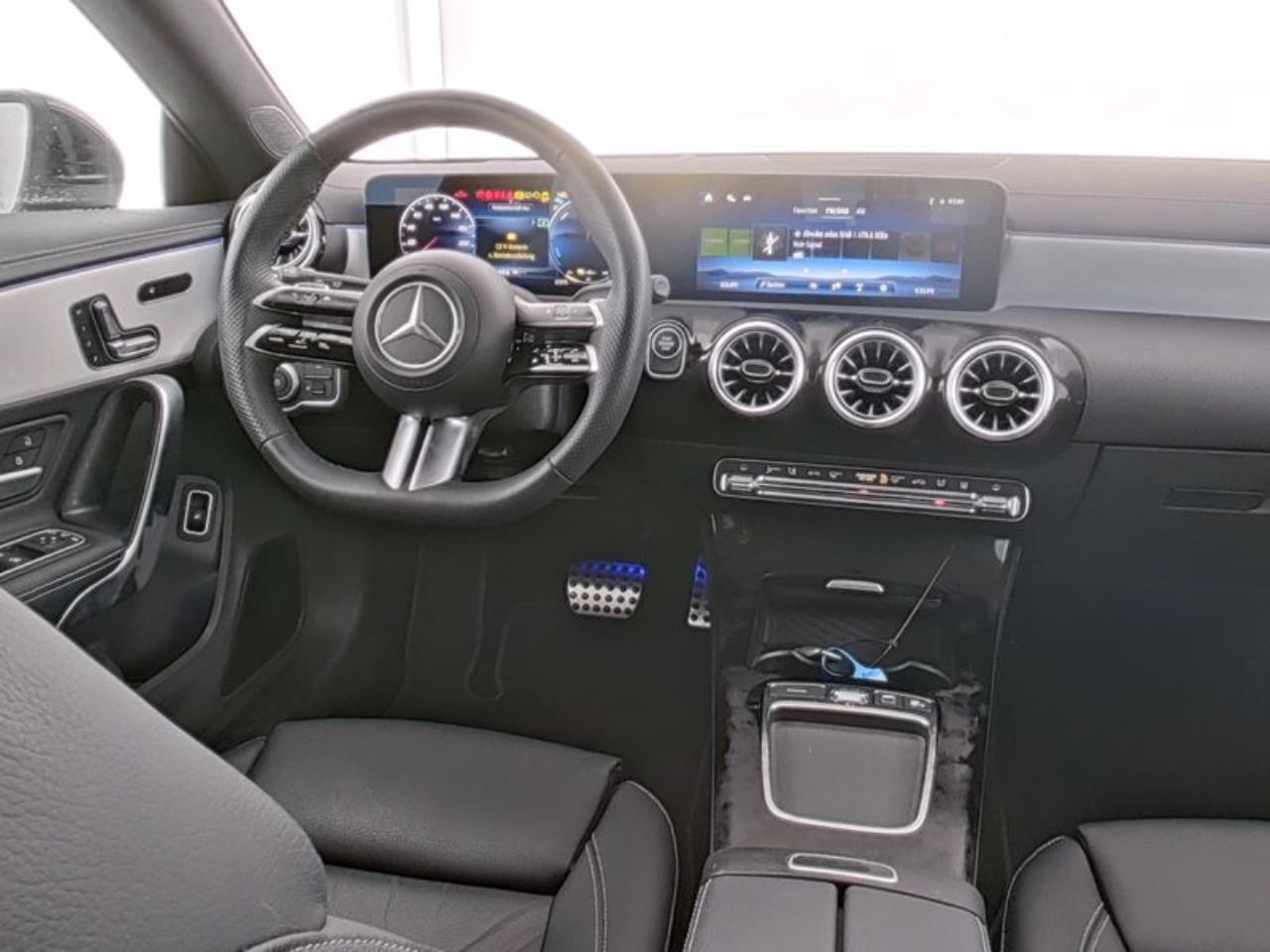 Mercedes-Benz CLA 250 e SB AMG Panorama HeadUp 360° Memory