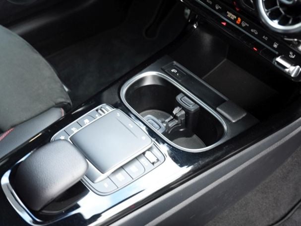 Mercedes-Benz CLA 250 e SB AMG Night Kamera Public Charging Mercedes-Benz CLA 250 e SB AMG Night Kamera Public Charging