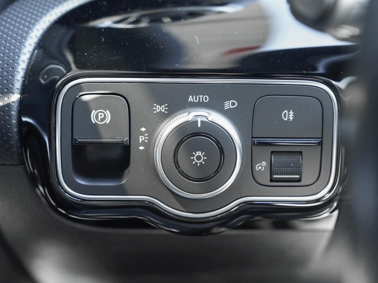 Mercedes-Benz CLA 250 e SB AMG Night Navi Panorama Kamera AHK