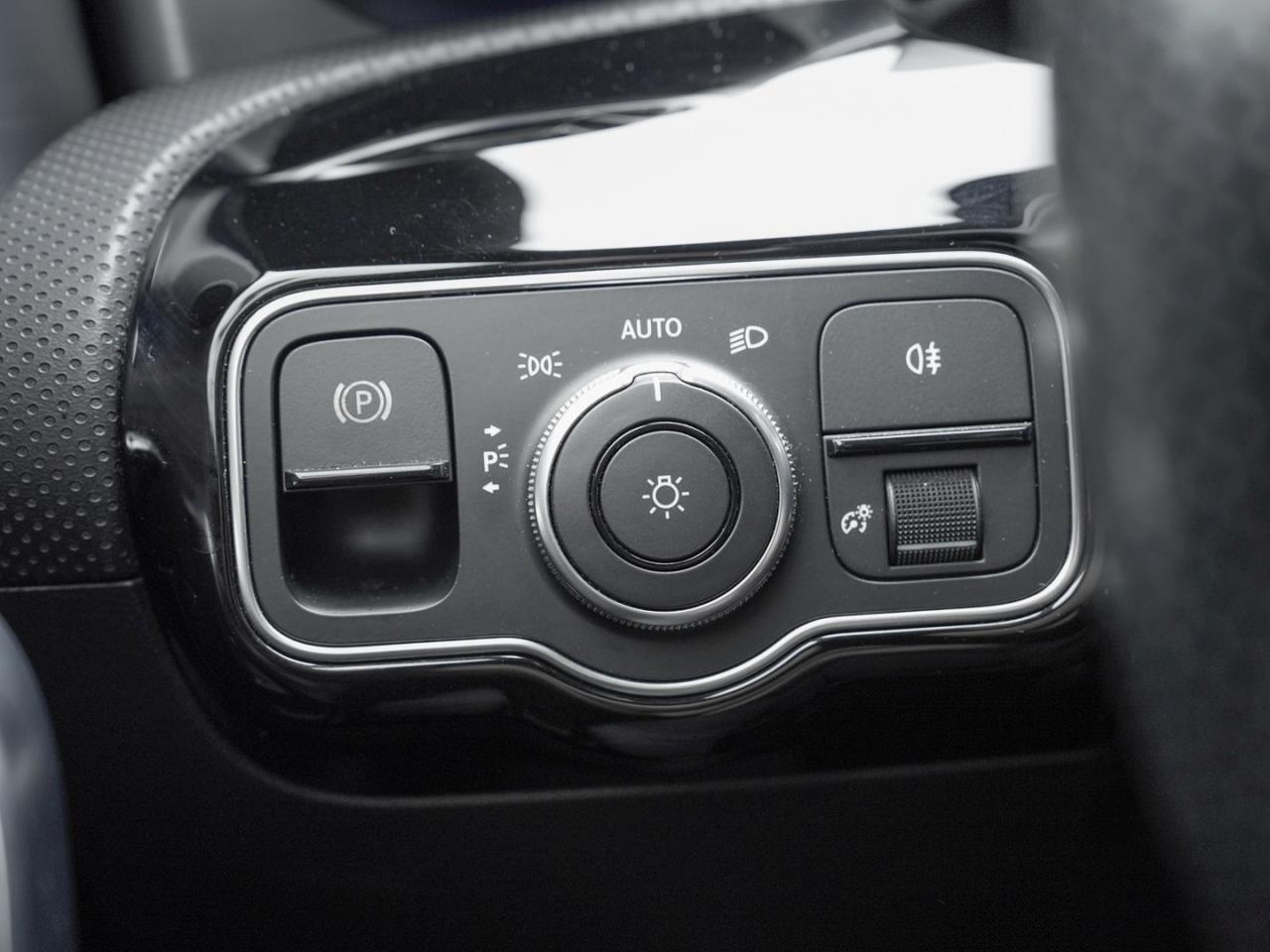 Mercedes-Benz CLA 250 e SB AMG Night Navi Panorama Kamera