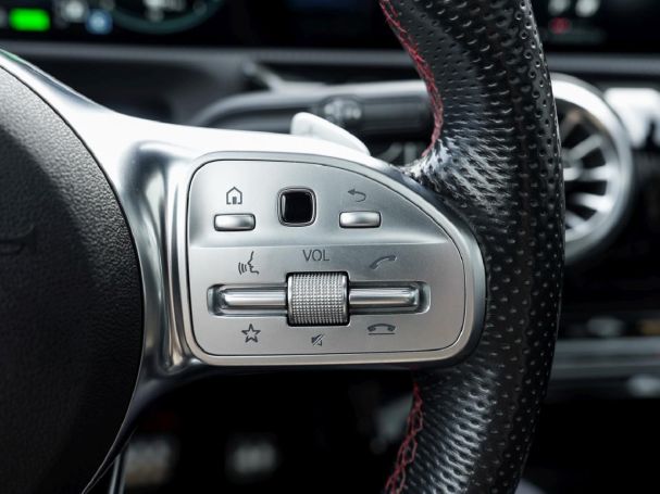 Mercedes-Benz CLA 250 e SB AMG Distronic Panorama Kamera AHK