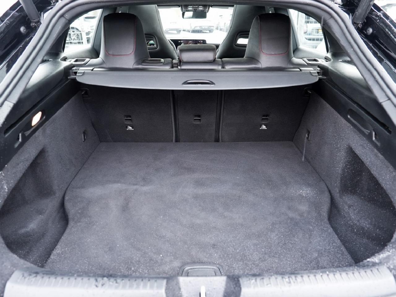 Mercedes-Benz CLA 250 e SB AMG Distronic Panorama Kamera AHK