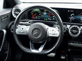 Mercedes-Benz CLA 250 e SB AMG Distronic Panorama Kamera AHK
