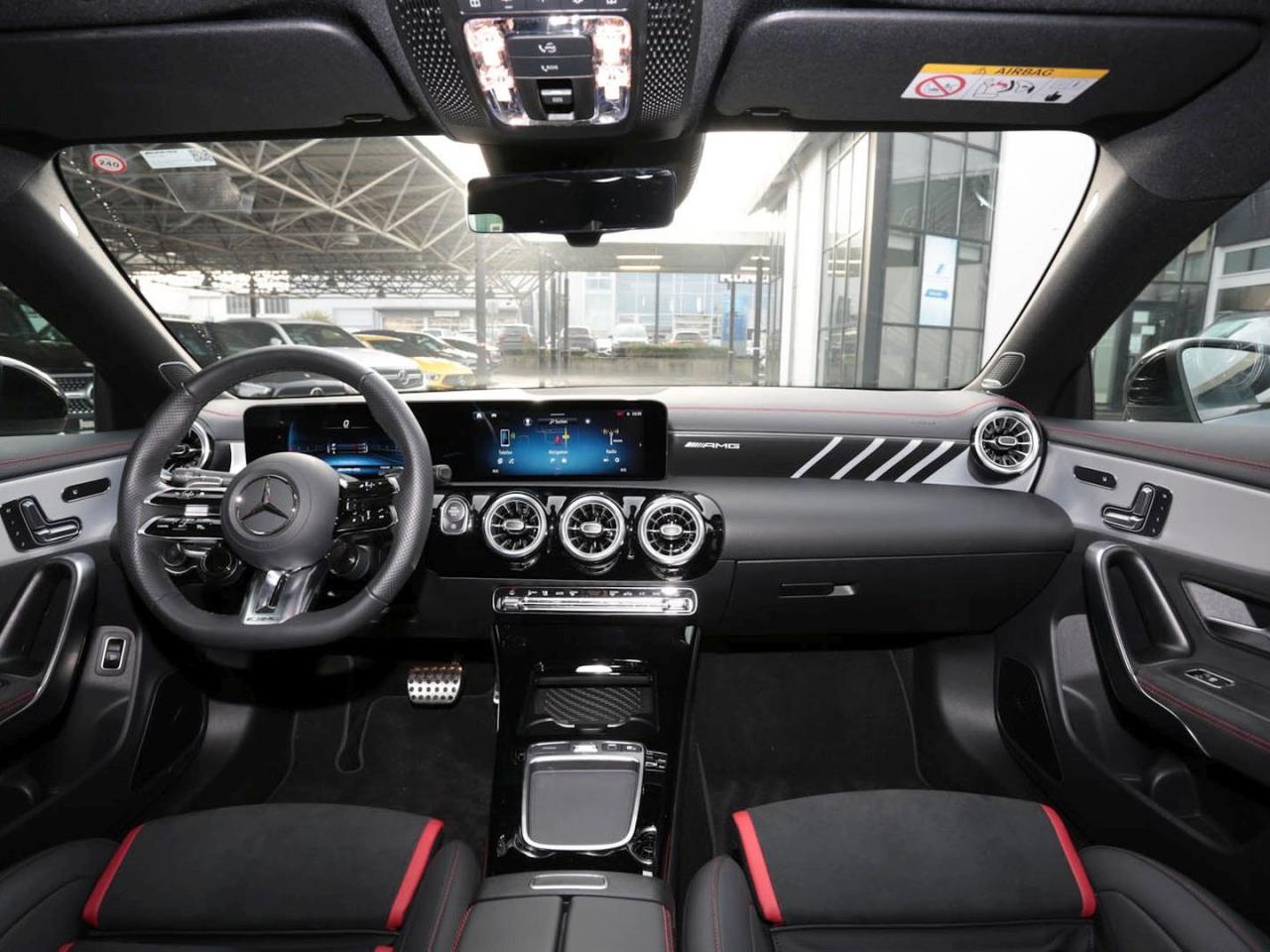 Mercedes-Benz CLA 35 AMG 4M SB Night Panorama Performance Sitze