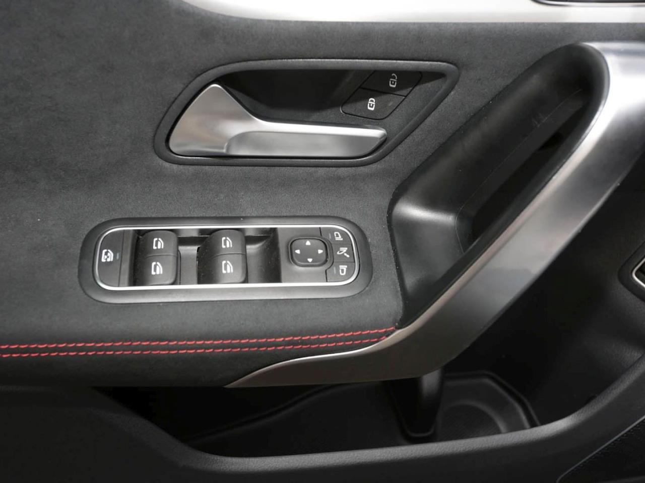 Mercedes-Benz CLA 35 AMG 4M SB Night Panorama Performance Sitze