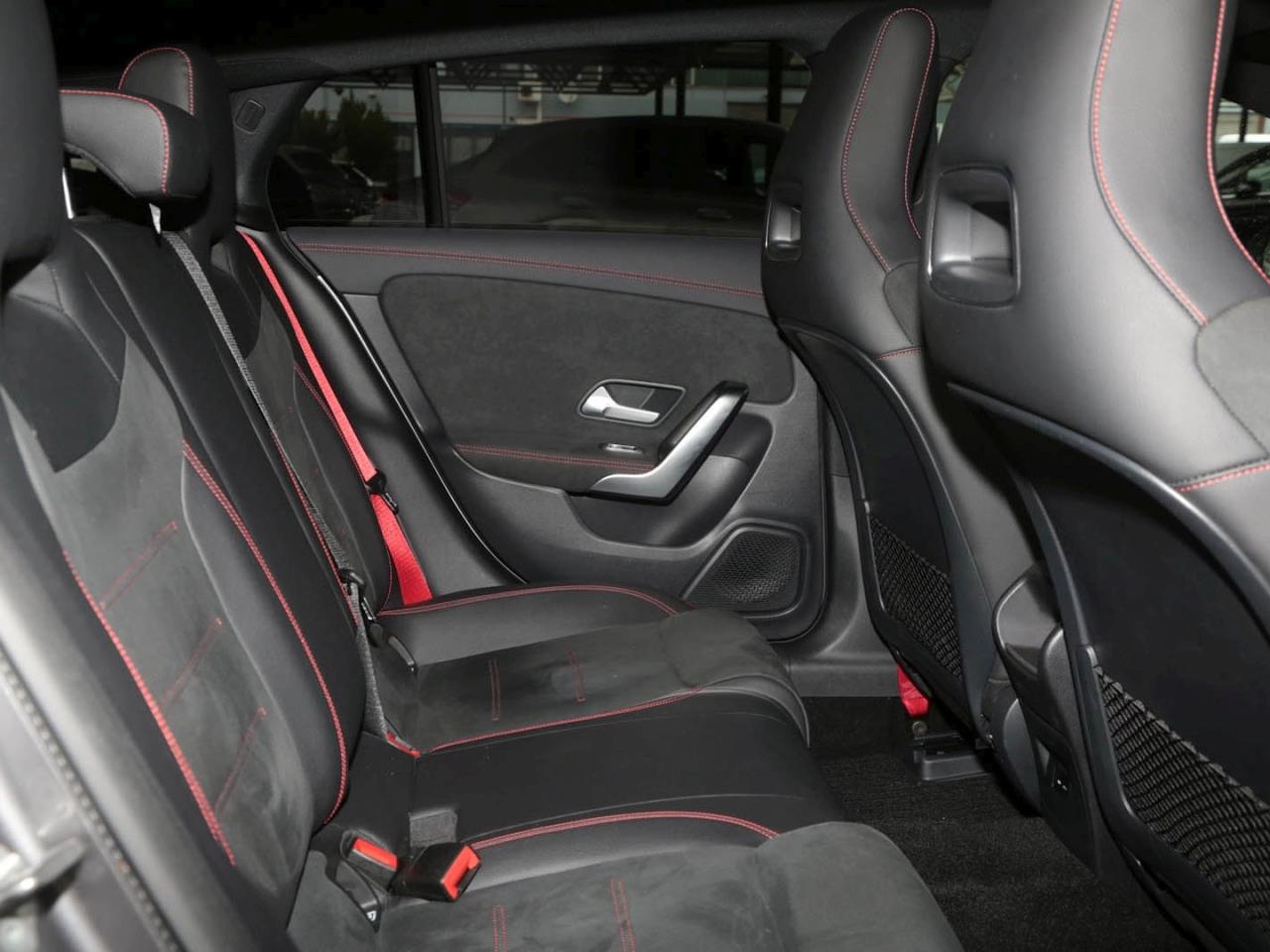 Mercedes-Benz CLA 35 AMG 4M SB MBUX High-End Panorama Kamera