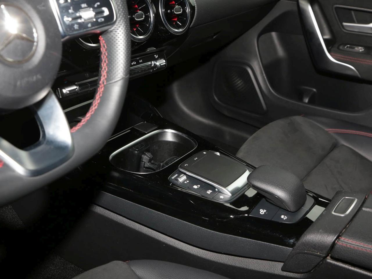 Mercedes-Benz CLA 35 AMG 4M SB MBUX High-End Panorama Kamera