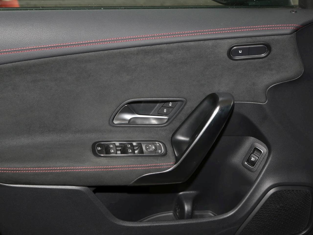 Mercedes-Benz CLA 35 AMG 4M SB MBUX High-End Panorama Kamera