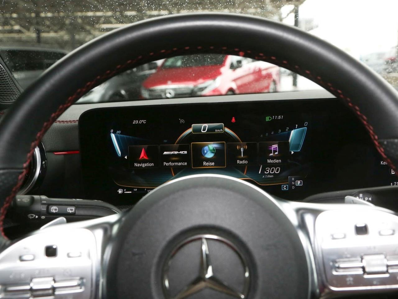 Mercedes-Benz CLA 35 AMG 4M SB MBUX High-End Panorama Kamera