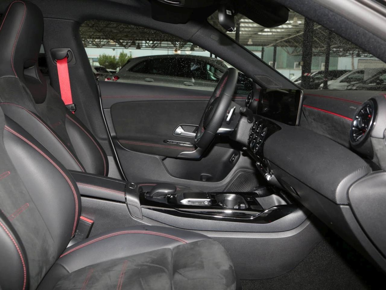 Mercedes-Benz CLA 35 AMG 4M SB MBUX High-End Panorama Kamera