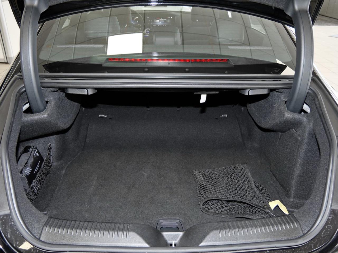 Mercedes-Benz CLS 300 d 4M AMG Distronic AHK SHZ-Fond HUD