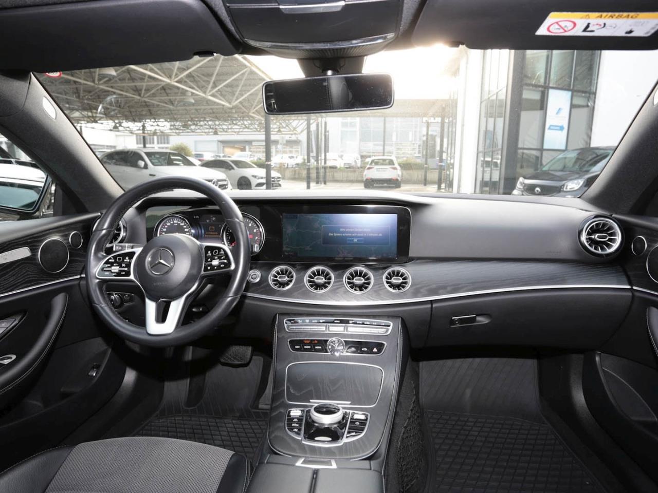 Mercedes-Benz E 200 Coupé Avantgarde Park-P Sitzheizung Kamera