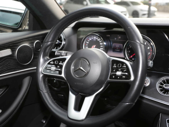 Mercedes-Benz E 200 Coupé Avantgarde Park-P Sitzheizung Kamera