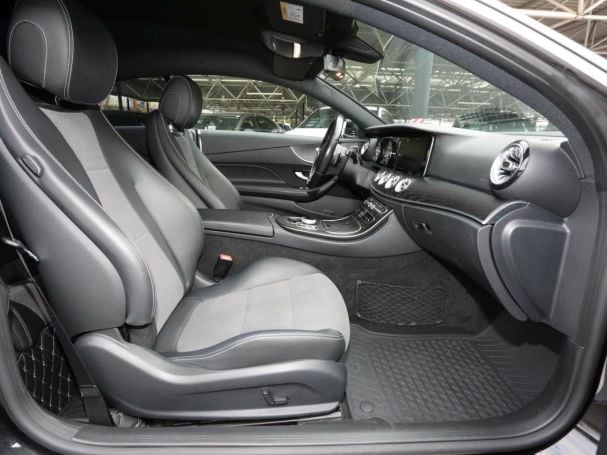 Mercedes-Benz E 200 Coupé Avantgarde Park-P Sitzheizung Kamera