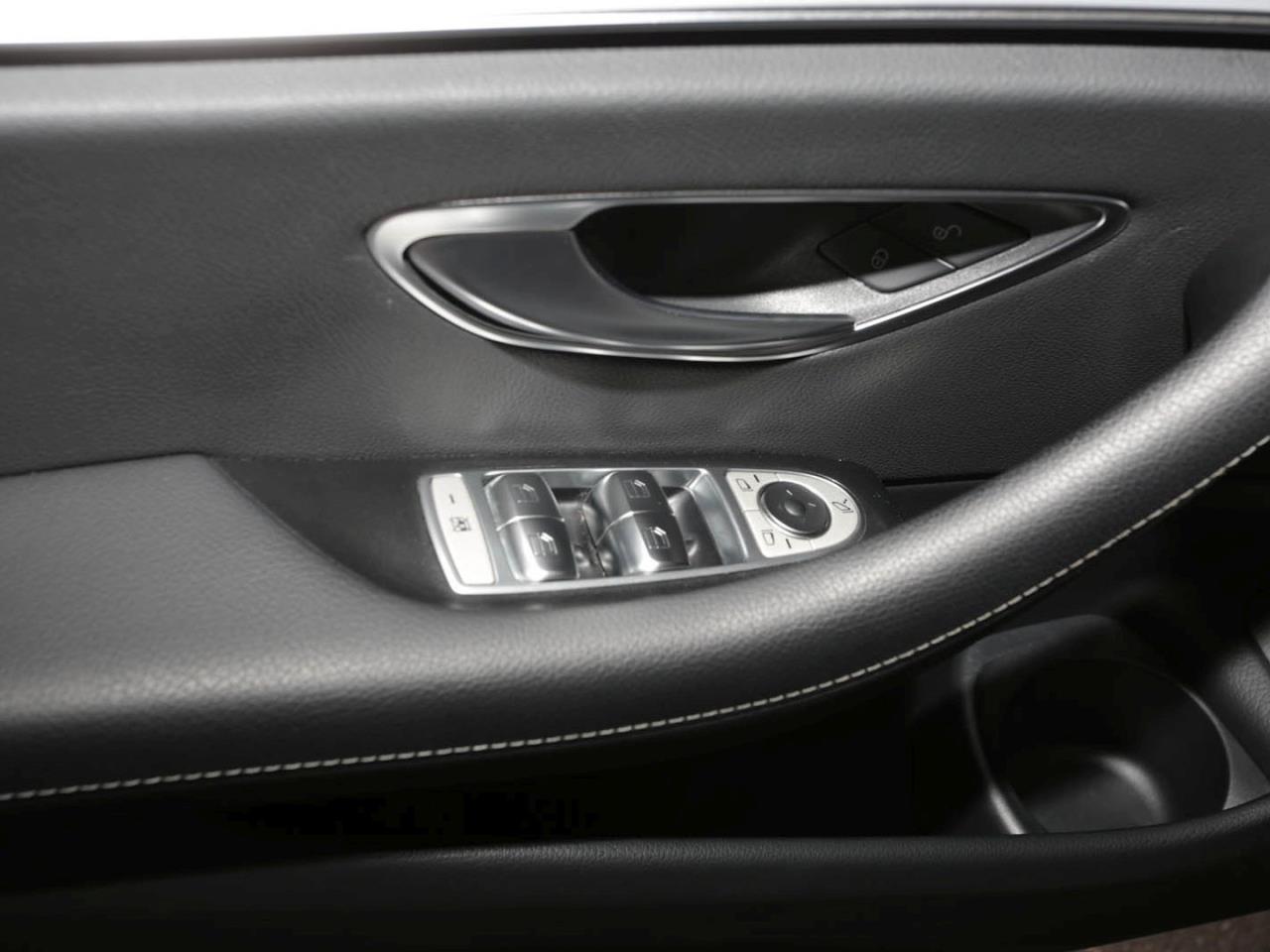 Mercedes-Benz E 200 d T Avantgarde MBUXNavi+ Kamera EasyP AHK