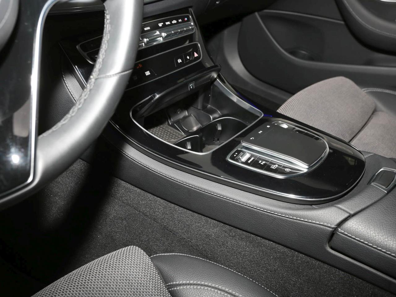 Mercedes-Benz E 200 d T Avantgarde MBUXNavi+ Kamera EasyP AHK