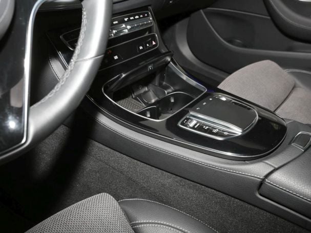 Mercedes-Benz E 200 d T Avantgarde MBUXNavi+ Kamera EasyP AHK