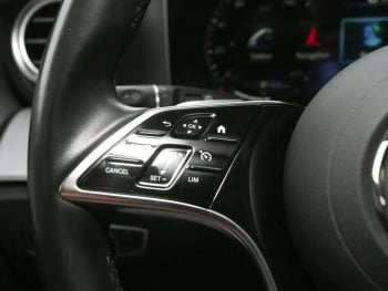 Mercedes-Benz E 200 d T Avantgarde MBUXNavi+ Kamera EasyP AHK