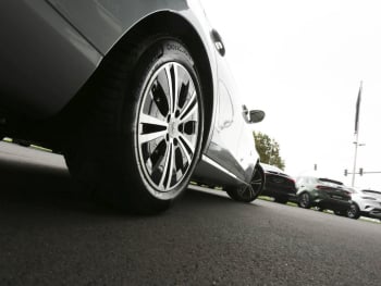 Mercedes-Benz E 200 d T Avantgarde MBUXNavi+ Kamera EasyP AHK