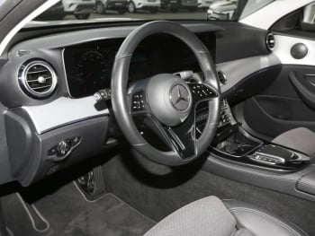 Mercedes-Benz E 200 d T Avantgarde MBUXNavi+ Kamera EasyP AHK