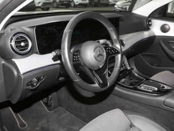 Mercedes-Benz E 200 d T Avantgarde MBUXNavi+ Kamera EasyP AHK