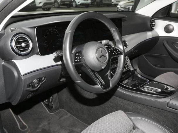 Mercedes-Benz E 200 d T Avantgarde MBUXNavi+ Kamera EasyP AHK