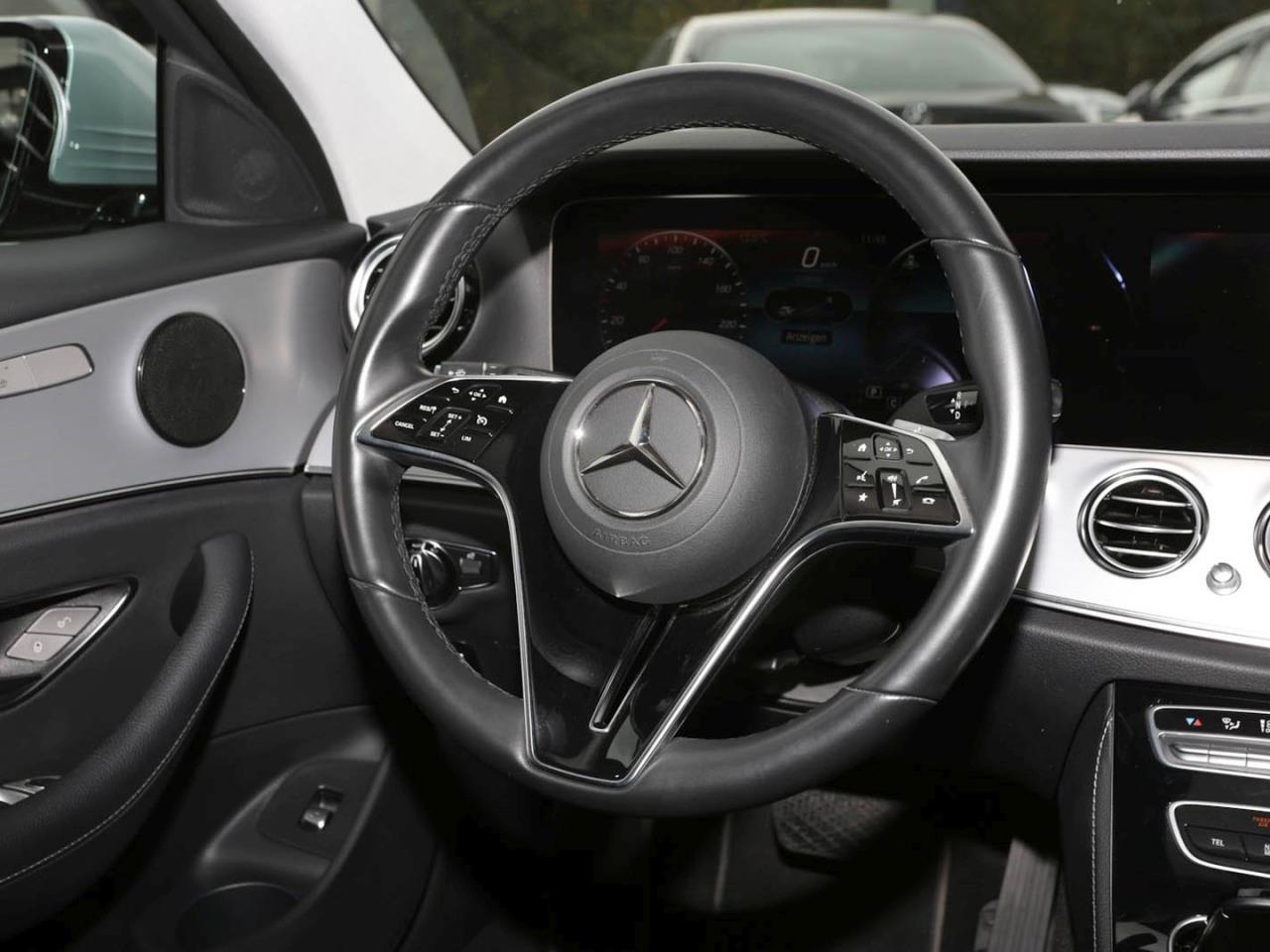 Mercedes-Benz E 200 d T Avantgarde MBUXNavi+ Kamera EasyP AHK