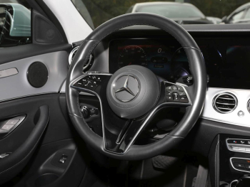 Mercedes-Benz E 200 d T Avantgarde MBUXNavi+ Kamera EasyP AHK