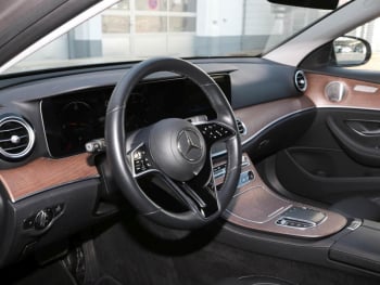 Mercedes-Benz E 220 d 4M T Avantgarde LED Distronic+ Kamera AHK