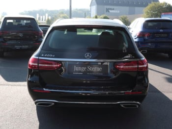 Mercedes-Benz E 220 d 4M T AVANTGARDE MBUX 360° Kamera EasyP Mercedes-Benz E 220 d 4M T AVANTGARDE MBUX 360° Kamera EasyP