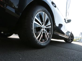 Mercedes-Benz E 220 d 4M T AVANTGARDE MBUX 360° Kamera EasyP Mercedes-Benz E 220 d 4M T AVANTGARDE MBUX 360° Kamera EasyP