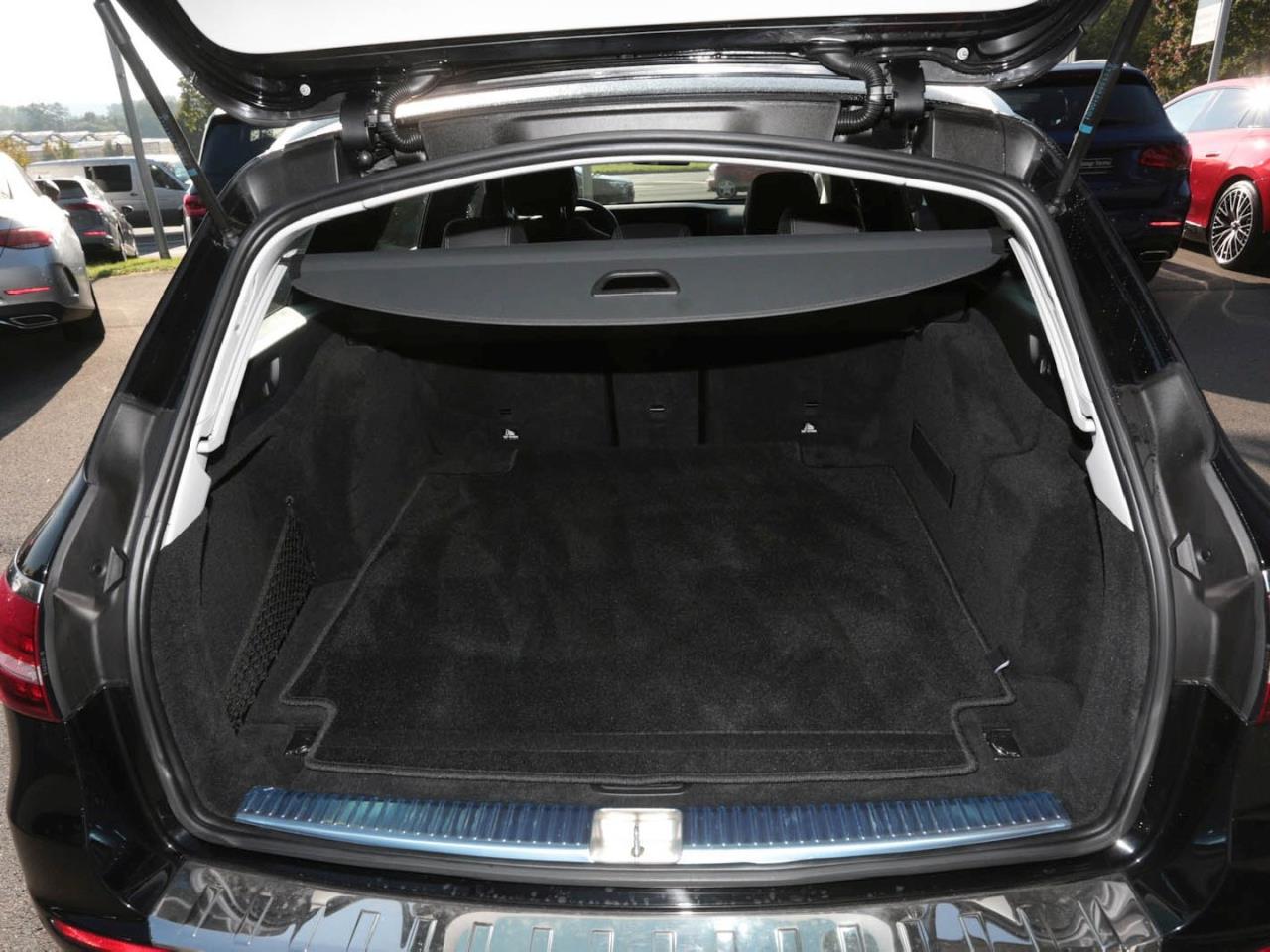 Mercedes-Benz E 220 d 4M T AVANTGARDE MBUX 360° Kamera EasyP Mercedes-Benz E 220 d 4M T AVANTGARDE MBUX 360° Kamera EasyP