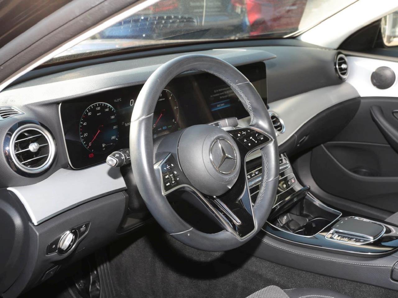 Mercedes-Benz E 220 d 4M T AVANTGARDE MBUX 360° Kamera EasyP Mercedes-Benz E 220 d 4M T AVANTGARDE MBUX 360° Kamera EasyP