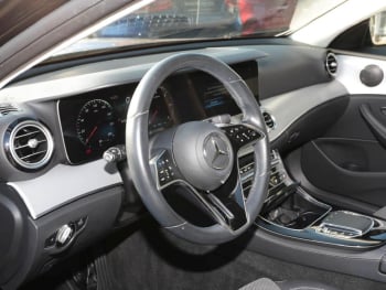 Mercedes-Benz E 220 d 4M T AVANTGARDE MBUX 360° Kamera EasyP Mercedes-Benz E 220 d 4M T AVANTGARDE MBUX 360° Kamera EasyP