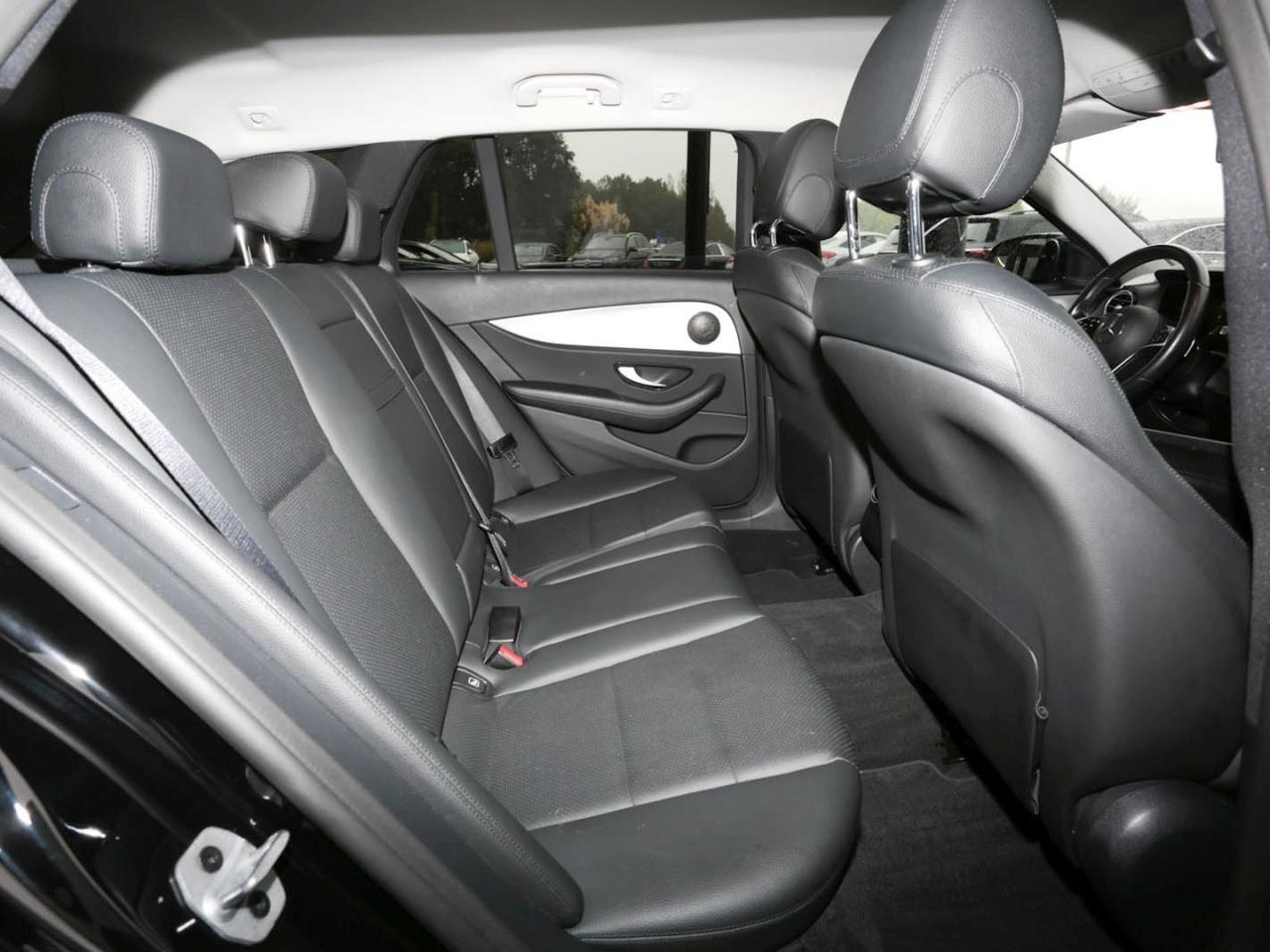 Mercedes-Benz E 220 d T Avantgarde MBUX Navi EasyPack DAB LED Mercedes-Benz E 220 d T Avantgarde MBUX Navi EasyPack DAB LED