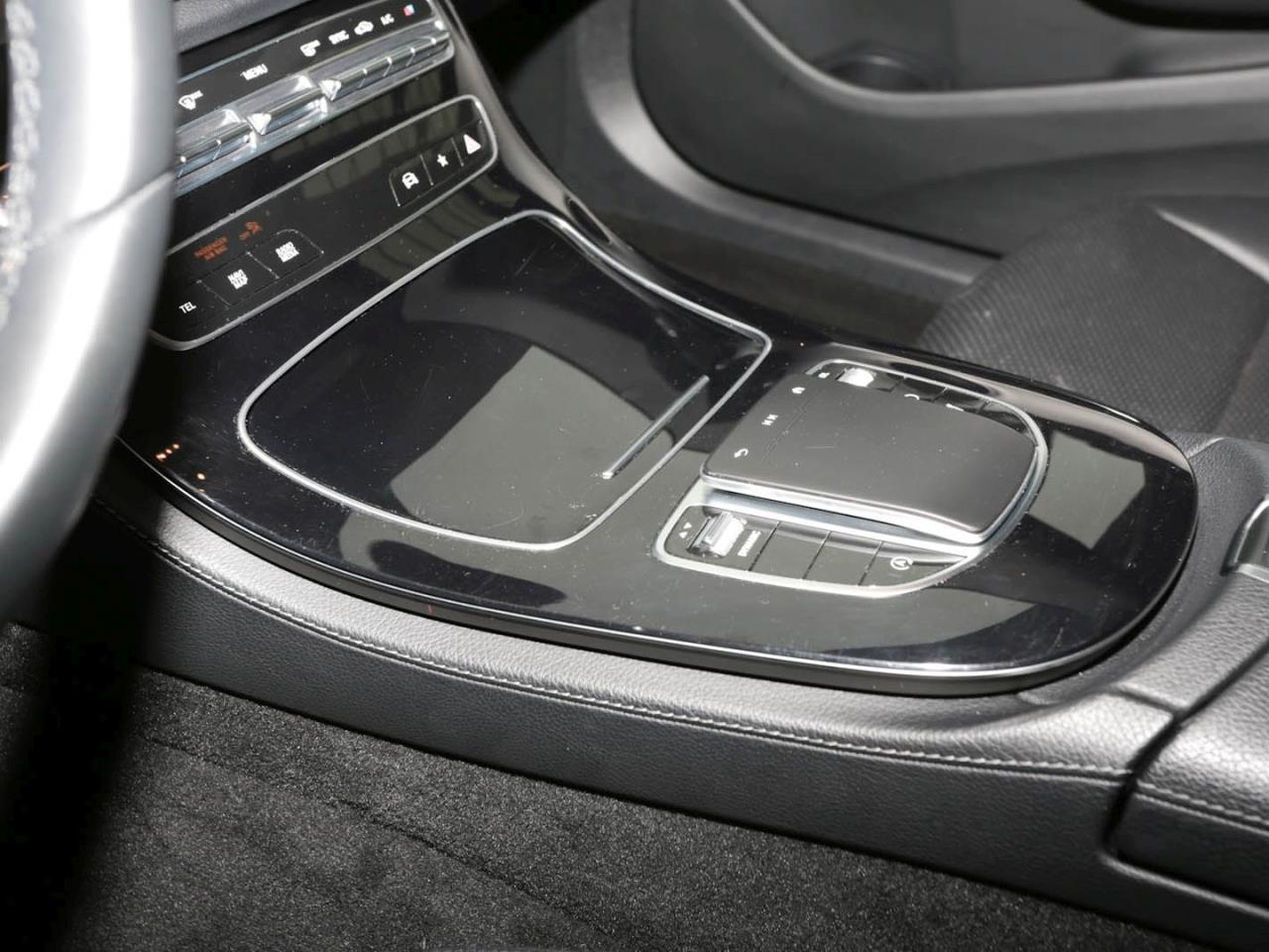 Mercedes-Benz E 220 d T Avantgarde MBUX Navi EasyPack DAB LED Mercedes-Benz E 220 d T Avantgarde MBUX Navi EasyPack DAB LED