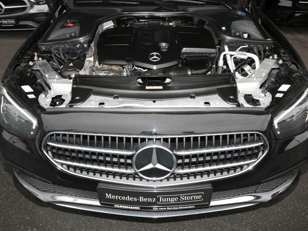 Mercedes-Benz E 220 d T Avantgarde MBUX Navi EasyPack DAB LED Mercedes-Benz E 220 d T Avantgarde MBUX Navi EasyPack DAB LED