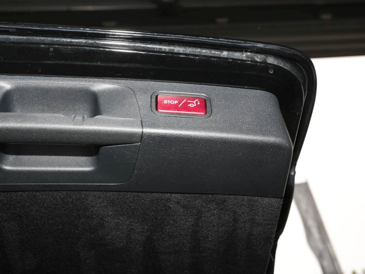 Mercedes-Benz E 220 d T Avantgarde MBUX Navi EasyPack DAB LED Mercedes-Benz E 220 d T Avantgarde MBUX Navi EasyPack DAB LED