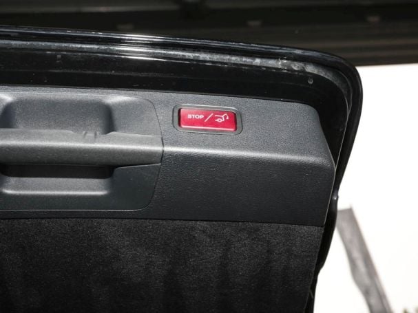 Mercedes-Benz E 220 d T Avantgarde MBUX Navi EasyPack DAB LED Mercedes-Benz E 220 d T Avantgarde MBUX Navi EasyPack DAB LED