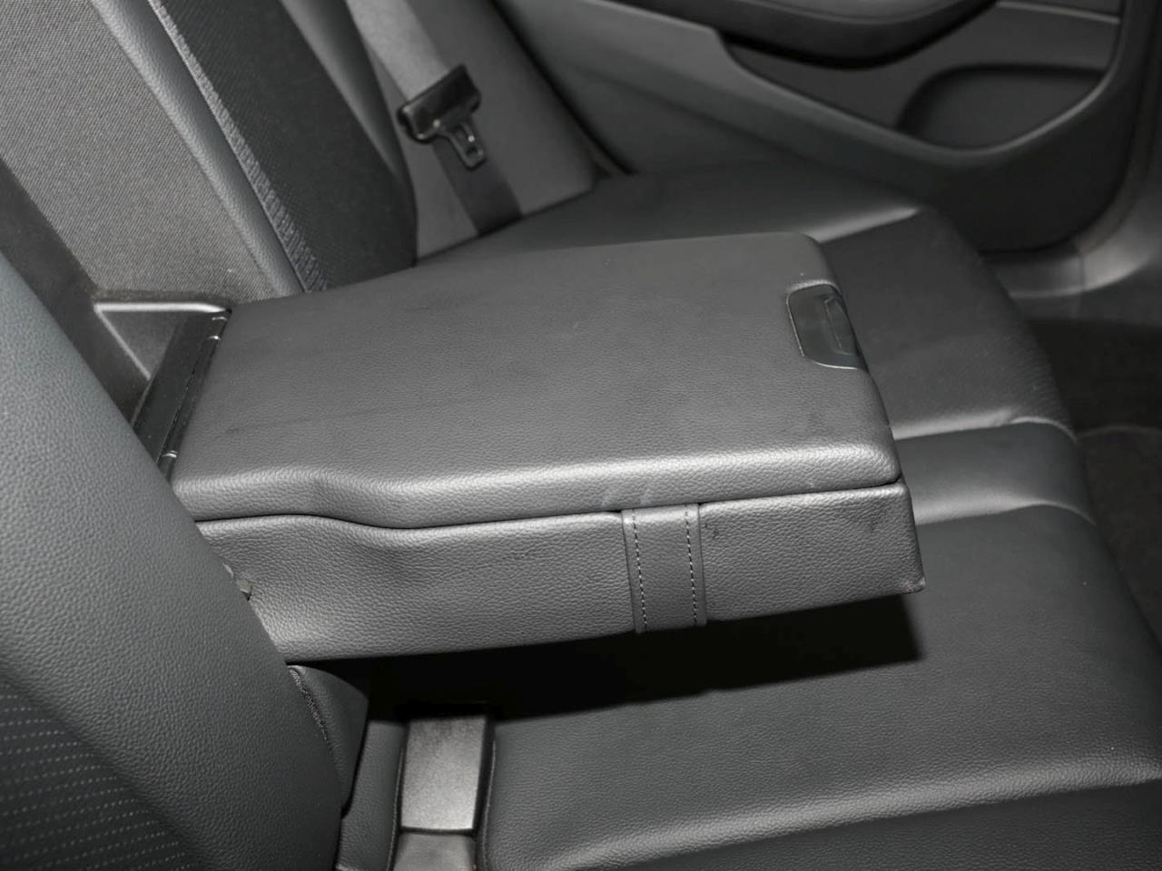 Mercedes-Benz E 220 d T Avantgarde MBUX Navi EasyPack DAB LED Mercedes-Benz E 220 d T Avantgarde MBUX Navi EasyPack DAB LED