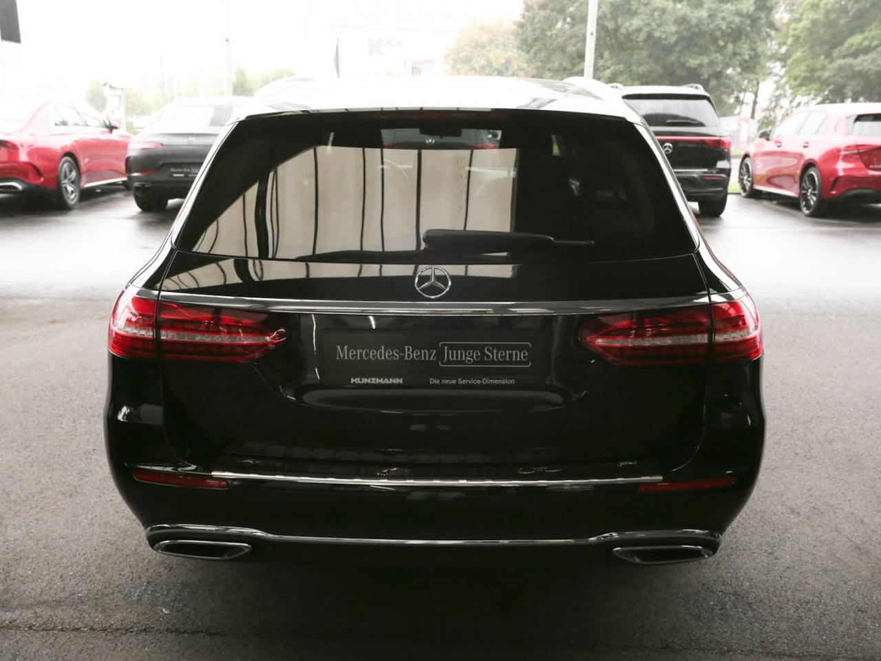 Mercedes-Benz E 220 d T Avantgarde MBUX Navi EasyPack DAB LED Mercedes-Benz E 220 d T Avantgarde MBUX Navi EasyPack DAB LED