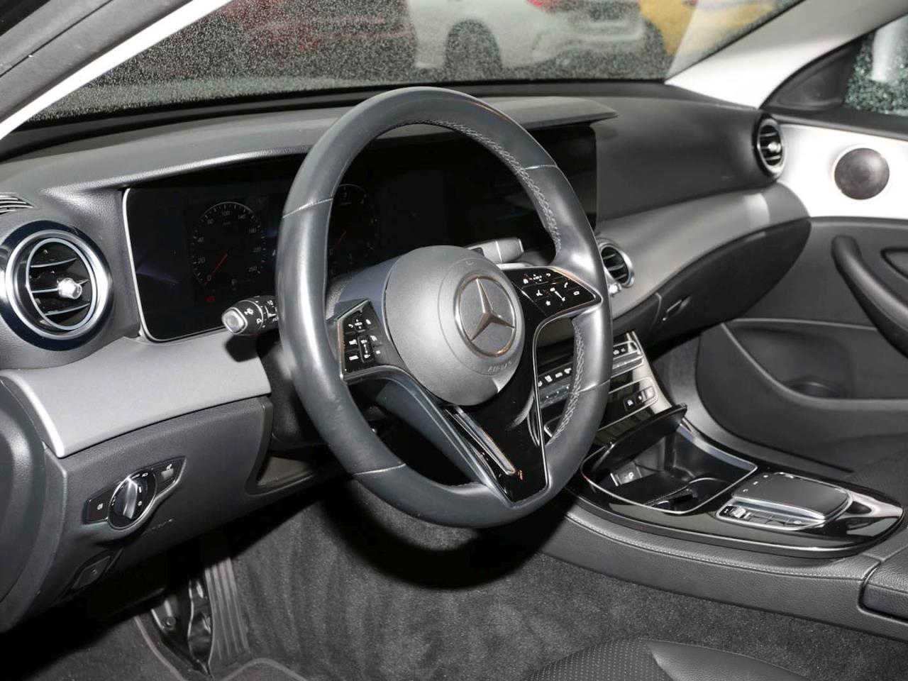 Mercedes-Benz E 220 d T Avantgarde MBUX Navi EasyPack DAB LED Mercedes-Benz E 220 d T Avantgarde MBUX Navi EasyPack DAB LED